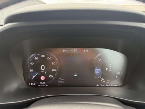 Volvo XC40 2.0 XC40 R-Design D3 Auto 5dr 29