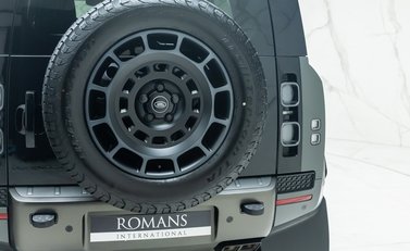 Land Rover Defender 110 OCTA EDITION ONE 37