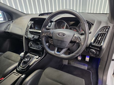 Ford Focus 2.3T EcoBoost RS Hatchback 5dr Petrol Manual AWD Euro 6 (s/s) (350 ps) 34