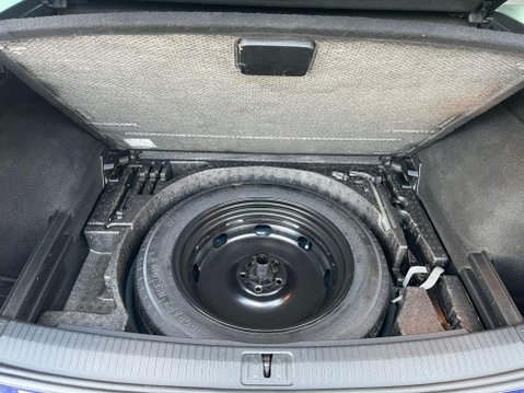 Volkswagen Tiguan 2.0 TDI SEL SUV 5dr Diesel DSG 4Motion Euro 6 (s/s) (150 ps) 33