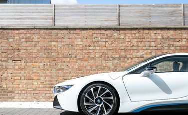 BMW I8 24