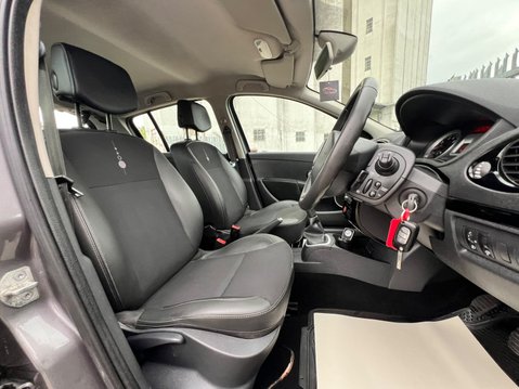 Renault Clio DYNAMIQUE TOMTOM 16V 44
