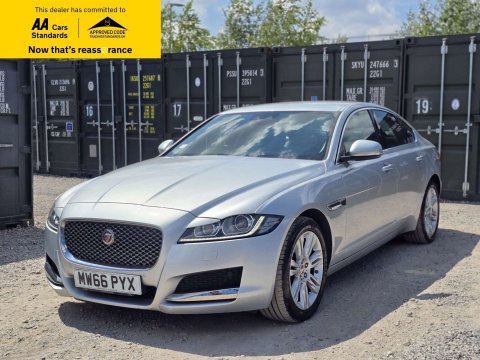 2016 Jaguar XF thumbnail 4