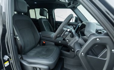 Land Rover Defender 110 V8 11