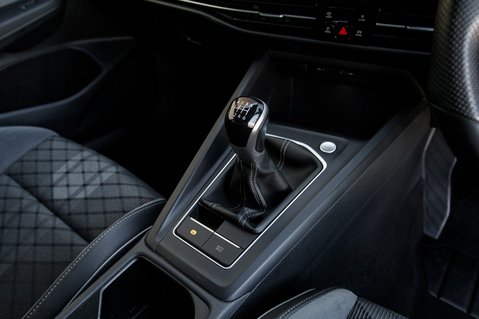 Volkswagen Golf R-LINE TSI 38