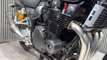 Yamaha XJR1300 RACER 2015 13K MOT MARCH 2027 WARRANTY MUSCLE BIKE 11