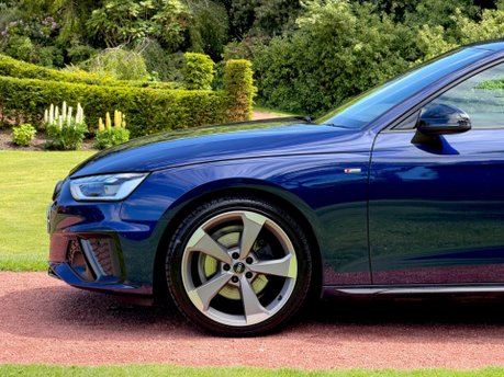 Audi A4 AVANT TFSI S LINE BLACK EDITION MHEV 14