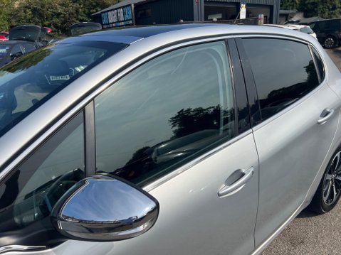 Peugeot 208 1.2 PureTech Allure Premium Euro 6 5dr 15
