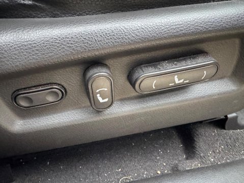 Hyundai SANTA FE 2.2 CRDi Premium Auto 4WD Euro 5 5dr (5 seat) 17