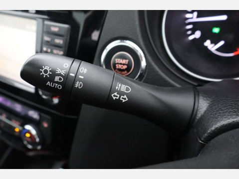 Nissan Qashqai 1.2 Qashqai N-Connecta DiG-T 5dr 36