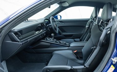 Porsche 911 GT3 Touring (992) 14