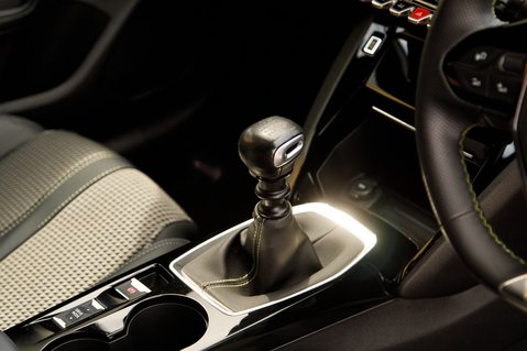 Peugeot 208 PURETECH GT S/S 28