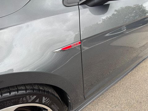 Volkswagen Golf GTI TSI DSG 29