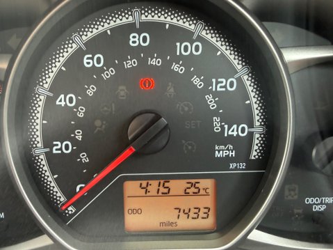 Toyota Yaris 1.33 VVT-I ICON 16