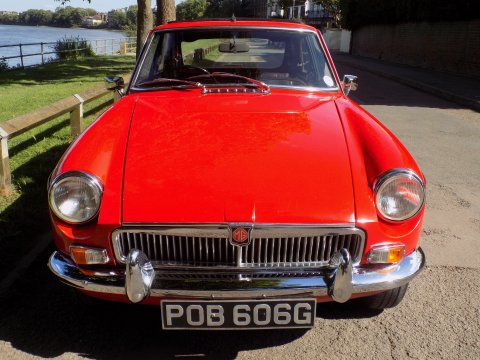 MG B GT 47