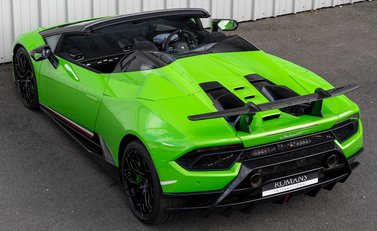 Lamborghini Huracan Spyder LP640-4 Performante 9