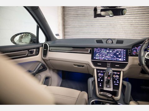 Porsche Cayenne 3.0 V6 E-Hybrid 17.9kWh Platinum Edition TiptronicS 4WD Euro 6 (s/s) 5dr (3 39