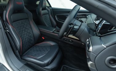 Aston Martin Vanquish V12 14