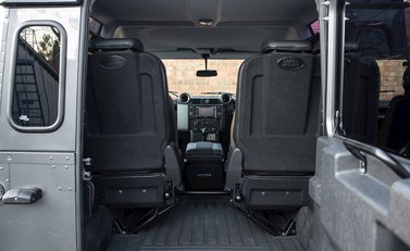 Land Rover Defender 90 XS URBAN TRUCK Carbon Edition 14