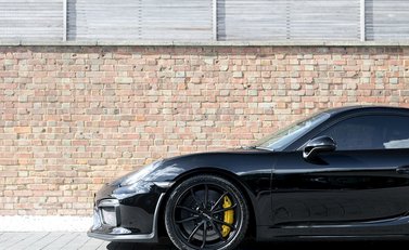 Porsche Cayman GT4 23