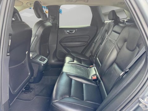 Volvo XC60 2.0 D4 Momentum Pro Auto AWD Euro 6 (s/s) 5dr 45