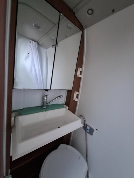 Auto-Trail V-Line 635 SE S-A 2017 AUTO DEPOSIT TAKEN 23