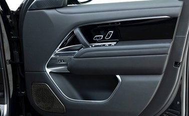 Land Rover Range Rover D350 Autobiography LWB 7 Seater 23