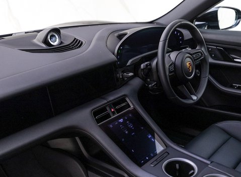 Porsche Taycan 4 Cross Turismo 16