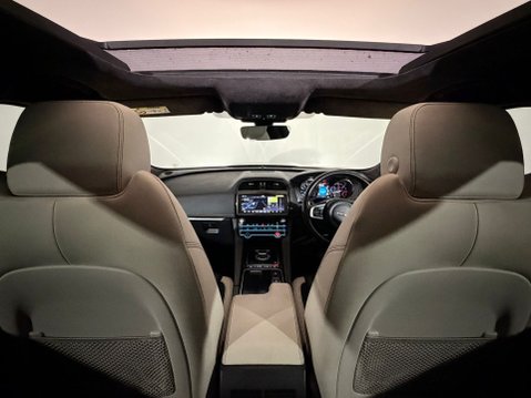 Jaguar F-Pace S AWD 11