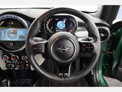 Mini Hatch 1.5 Cooper Exclusive Auto 3dr 31