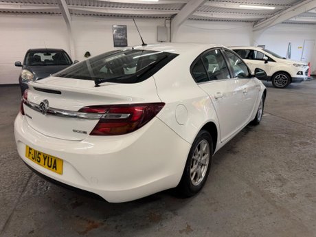 Vauxhall Insignia 2.0 CDTi ecoFLEX Design Euro 5 (s/s) 5dr 8