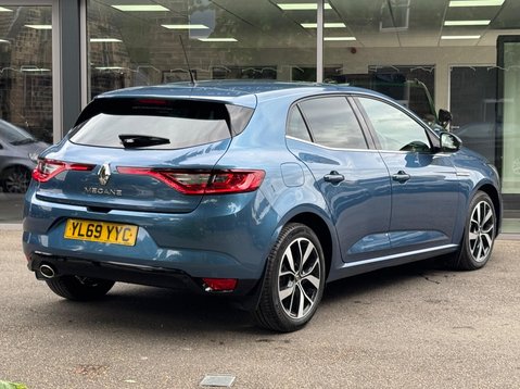 Renault Megane ICONIC TCE 10