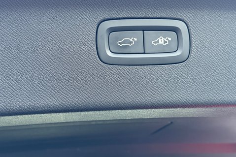 Volvo XC90 RECHARGE T8 ULTIMATE AWD - BLOND LEATHER - VAT QUALIFYING 72