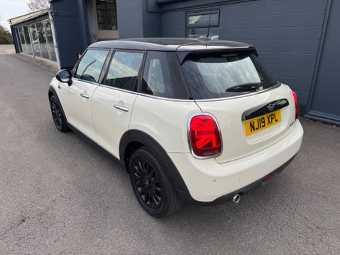 Mini Hatch COOPER 3