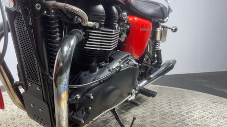 Triumph Bonneville SE 2013 7K NEW MOT INCREDIBLE CONDITION CUSTOM NAKED BIKE 865CC 27