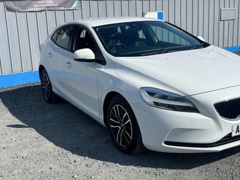Volvo V40 2.0 T2 GPF Momentum Nav Plus Euro 6 (s/s) 5dr 22