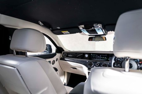 Rolls-Royce Ghost V12. STARLIGHT. H, C & M SEATS. REAR ENTERTAINMENT. HUD. A/CRUISE CONTROL 17