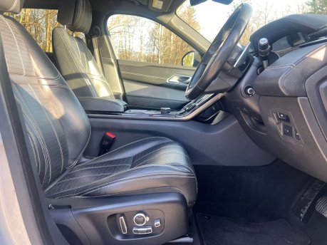 Land Rover Range Rover Velar 3.0 Range Rover Velar R-Dynamic HSE D300 Auto 4WD 5dr 12