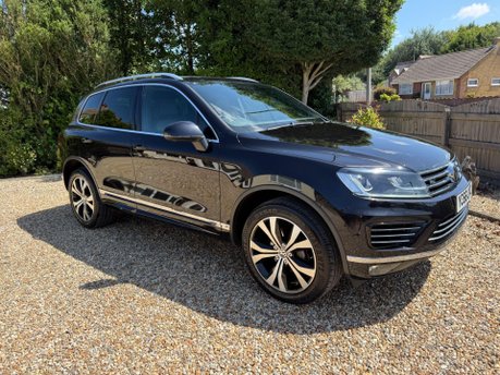 Volkswagen Touareg 3.0 TDI V6 BlueMotion Tech R-Line SUV 5dr Diesel Tiptronic 4WD Euro 6 (s/s) 4