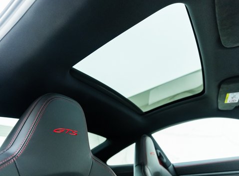 Porsche 911 Carrera 4 GTS (992) 9