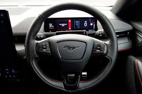 Ford Mustang Mach-E BASE 16
