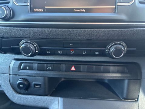 Vauxhall Vivaro 1.5 Vivaro F2900 Dynamic S/S 16