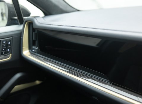 Porsche Cayenne TURBO E-HYBRID COUPE WITH GT PACKAGE 21