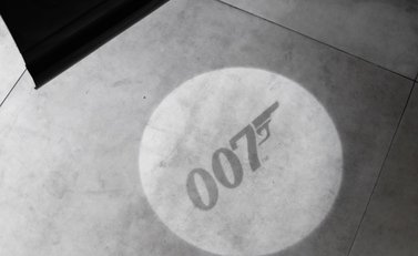 Land Rover Defender 110 V8 Bond Edition 34