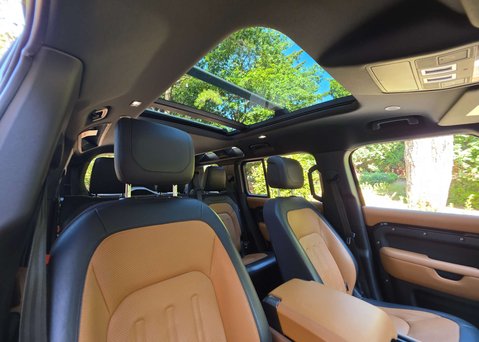 Land Rover Defender 3.0 Defender X MHEV Auto 4WD 5dr 9
