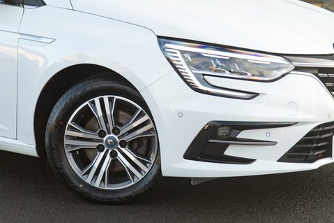 Renault Megane ICONIC E-TECH 11