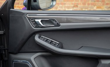Porsche Macan Turbo 24