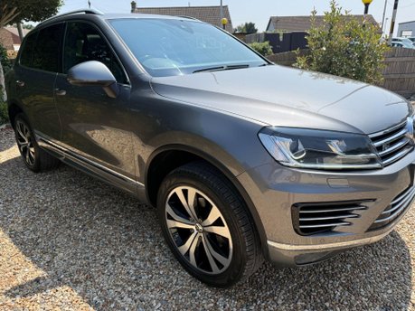 Volkswagen Touareg 3.0 TDI V6 BlueMotion Tech R-Line Tiptronic 4WD Euro 6 (s/s) 5dr 9