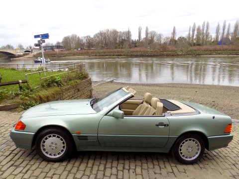 Mercedes-Benz SL Series 500SL-32 70