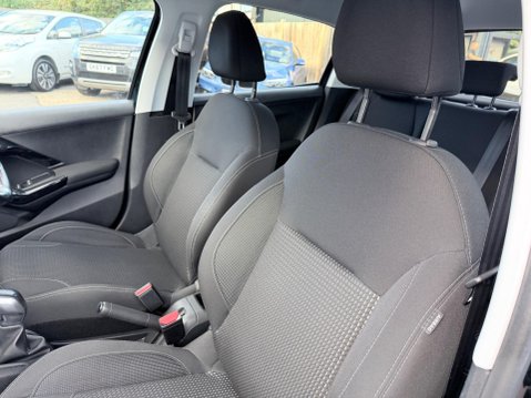 Peugeot 208 1.2 PureTech Allure Euro 6 5dr 27
